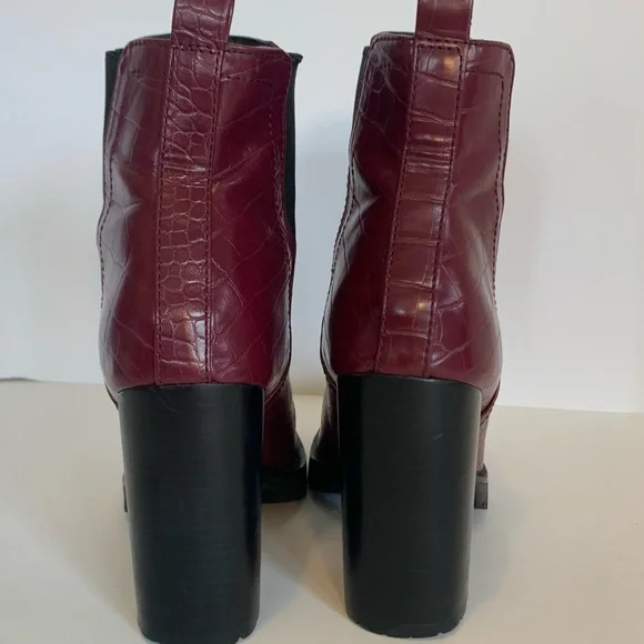 Steve Madden Ladon Chelsea Lug Sole Booties - Picture 6 of 9